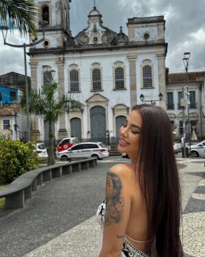 Victoria Macan Instagram - Dumpzinho sendo feliz em Salvador 🤍 que maaaaagia que a Bahia tem viu? 🪄✨