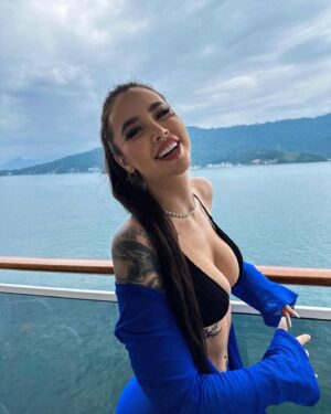 Victoria Macan Instagram - Saudades @promoacaooficial 💙🌊 me levaaaaaa de volta para os melhores navios temáticos da vida ✨

#naviodamix #promoacao #cruzeiro