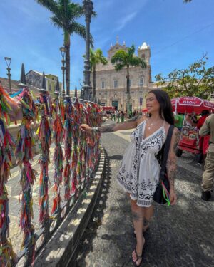 Victoria Macan Instagram - Dumpzinho sendo feliz em Salvador 🤍 que maaaaagia que a Bahia tem viu? 🪄✨