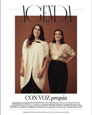 Victoria Martín Instagram - Os juro que esta vez no es un montaje. Nos han hecho estas fotos en @voguespain porque les hemos hecho el lío. 
Miradme bien y no se os olvide esta imagen, porque es posible que no volváis a verme con una camisa planchada nunca más. Qué guay compartir esto con @percebesygrelos. Nos lo pasamos muy bien creyéndonos modelos, por un segundo conseguimos el que es nuestro sueño: VIVIR DE NUESTRO FISICO.