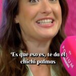 Victoria Martín Instagram - Es de buena amiga od!ar a los novios de tus amigas. Esto es una verdad como un templo. Las quiero mucho y ningún señor me parece suficiente para ellas. Tenéis malas personas ya en @podimo_es. 👕 @perle.rebecca 💄@almudenagarbel