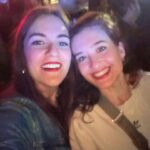 Victoria Martín Instagram - Cuatro cosas que me ayudan a no arrojarme a la carretera de valencia: 1. Diez años hoy con este mi troncho. @nachoppardo 2. Con a. La mejor. 3. Con @dianadelu superando la depresión en el san san. 4. Mi gato