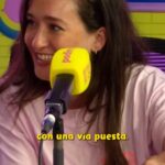 Victoria Martín Instagram - Terminamos temporada en abierto (aunque para las que estéis en @podimo_es aún queda un episodio más 😎) con un programa solas, hablando de lo que nos da vergüenza ajena y de la vergüenza ajena que damos nosotras, con @patriciaespejo__ de colaboradora. Un programa como esos que hacíamos en la T1 diciendo lo que se nos pasaba por la cabeza. Para muestra, este vídeo. En breves os aparecerá en la app de @podimo_es 💖 El domingo en Youtube y resto de plataformas 🙌🏼