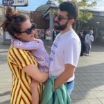 Victoria Martín Instagram - Las dos personas que más quiero en el mundo, esos dos señores desconocidos del fondo. 💜