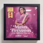 Victoria Martín Instagram - Malas Personas acaba de ganar un Ondas a mejor vídeo podcast y así estábamos en @livingprodu , casi nos cagamos vivos. Un proyecto hecho con gente que es la mejor y con la que currar es un sueño. Gracias @podimo_es y @podiumstudios por confiar en este proyecto y poner monedas. 💜💜💜💜 Toda la peñita que somos en malas (los mejores) Produccion: @nachoppardo @fotolatria @dianadelu Guion: @guille_magan @lulagomezfem Realización y postpo: @_mx.visuals_ @sergiowoodprint Padre Carmen: @carmenromp Vestu: @perle.rebecca Maquillaje: @almudenagarbel Redes sociales: @susisga Fotos promocionales: @carlosvillarejo En colaboración con: @agenciadegenyas En T1: @beapolom @marisa_perez_76 @yunezchaib Y también todas las personas que han pasado por el podcast a contar cuando fueron más gusanas.