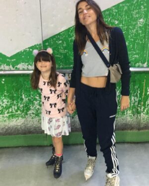 Victoria Maurette Instagram - Feliz cumple hijita Bella 🎂Te amamos, mas de lo que te imaginas. Sos buena amiga, buena persona, te preocupas por los demás, no me podría haber tocado mejor hija. 
Gracias Emma x todo lo que nos enseñas día a día. Te amamos infinito ❤️‍🔥