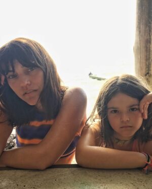 Victoria Maurette Instagram - Feliz cumple hijita Bella 🎂Te amamos, mas de lo que te imaginas. Sos buena amiga, buena persona, te preocupas por los demás, no me podría haber tocado mejor hija. 
Gracias Emma x todo lo que nos enseñas día a día. Te amamos infinito ❤️‍🔥