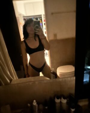 Victoria Maurette Instagram - Activando temporada Hot Momma 👽