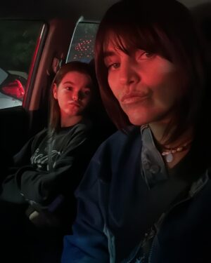 Victoria Maurette Instagram - Activando temporada Hot Momma 👽