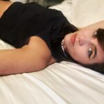 Victoria Maurette Instagram - No la pensemos tanto 💐