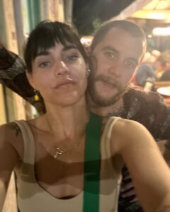 Victoria Maurette Instagram - Quiero con vos y nada más ♥️ Feliz cumple compañero de transformaciones, evoluciones y tantas aventuras más 🌀🪐 Te amo @ondabuena