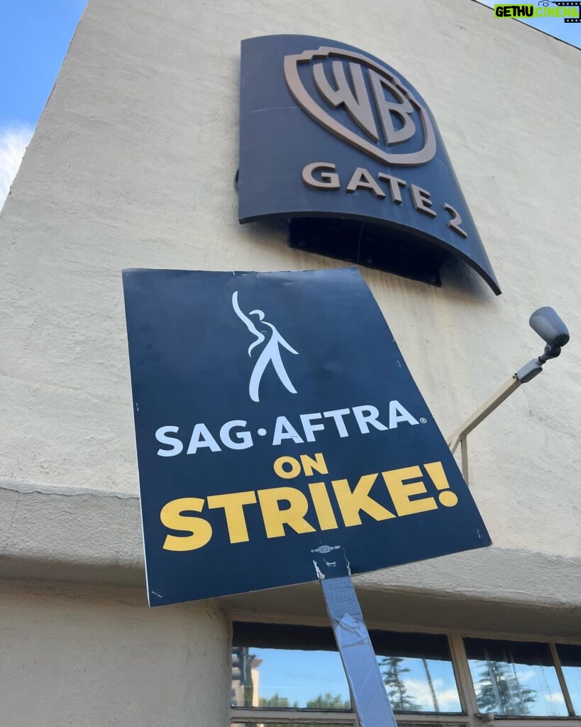 Victoria Moroles Instagram - mi familia es fuerte 🪧 grateful for my picket buddies, strike/gate captains and everyone showing support, honored to stand by my fellow union members #sagaftrastrong #wgastrong