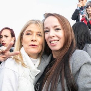 Victoria Onetto Instagram - Junto a @kicillofok y más de 35.000 compañeras y compañeros de toda la provincia de Buenos Aires, dejamos claro en el plenario de la militancia en Florencio Varela, que la Patria no se vende, ¡se defiende!
 
💬 Como dijo nuestro gobernador; “Venimos a manifestar el rechazo a los intereses que representa el gobierno de Milei, a su intolerancia y agresión. No vamos a permitir que pasen por encima de los derechos de la provincia de Buenos Aires. Vinimos a decirle NO a la LEY BASES, al DNU y al Pacto de Mayo. El único pacto que tiene la provincia de Buenos Aires es con su pueblo.”

Juntos vamos a seguir trabajando por una Patria soberana y vamos a construir una alternativa para el futuro de la Provincia y del país. 🇦🇷

#PlenarioDeLaMilitancia #LaPatriaNoSeVende #FrenemosLaLey

@crisalvarezrod @omar.furlan @lacorriente.ba @veronicamagario @marioseccook @andreswatsonok @andreslarroqueok @provinciaba @jesil_rey @estelaediaz @bianco.carli @augustocostaok @buonogianni @albertosileoniok @loreriesgo @pablourquizaok @reigadam @guzzoviviana