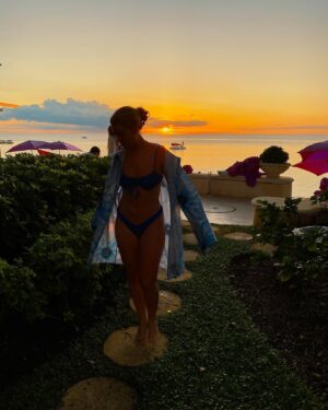 Victoria Spence Instagram - Postcards from Barbados 🥹🫶🏻
I can't even explain the release I felt the minute we touched down here knowing we had 2 whole weeks together, just me & Mike for the first time in years💕
We were lucky to cross paths with some friends and my mum and dad on our first two days  which was really special, and now it's just us, and lots of rum🤩

Feeling very grateful to be ending 2023 in such a beautiful place 🌎
#barbados