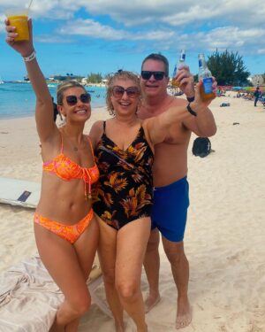 Victoria Spence Instagram - Postcards from Barbados 🥹🫶🏻
I can't even explain the release I felt the minute we touched down here knowing we had 2 whole weeks together, just me & Mike for the first time in years💕
We were lucky to cross paths with some friends and my mum and dad on our first two days  which was really special, and now it's just us, and lots of rum🤩

Feeling very grateful to be ending 2023 in such a beautiful place 🌎
#barbados