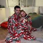 Victoria Spence Instagram - Merry Chirstmas lovelies 🎄🫶🏻 Remember that behind every perfect family photo is a partner who's been forced into matching Pjs, dogs/children who have been bribed to sit still for 2 minutes and a mate behind the camera asking if there is one you're happy with yet (or a tripod in some cases).🤥🤣 Christmas time can be comparison central, so wherever you are, be all there & remember Instagram is just the highlights. Sending you so much love, and thank you for everything this year 💕💕 x #merrychristmas