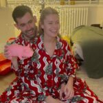 Victoria Spence Instagram - Merry Chirstmas lovelies 🎄🫶🏻 Remember that behind every perfect family photo is a partner who's been forced into matching Pjs, dogs/children who have been bribed to sit still for 2 minutes and a mate behind the camera asking if there is one you're happy with yet (or a tripod in some cases).🤥🤣 Christmas time can be comparison central, so wherever you are, be all there & remember Instagram is just the highlights. Sending you so much love, and thank you for everything this year 💕💕 x #merrychristmas