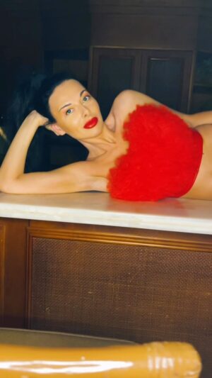 Victoria Unikel Instagram - Red ♥️