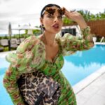 Victoria Unikel Instagram - Probably the last of my “simple” looks 😁😁😁 Style & pics @sashablaim