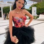 Victoria Unikel Instagram - Miami Fashion Week @miamifashionweek day 4🔥 Collection by Naeem Khan @naeemkhannyc you can see it in the carousel 👉 This show was at a very unique place in Miami - Frost Museum of Science @frostscience And the little golden clutch in my hand (my favorite) by A-list celebrity designer Laurel DeWitt @laureldewitt 😘💖💖💖