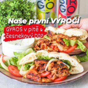 Viktorie Hrazdílková Instagram - 14. 6. 2022 v 15.00 jsme si řekli ANO 👰🏻‍♀️🤵🏼💍💍 a dnes už slavíme naše první výročí ❤️💙 GYROS V PITĚ 🥙👨‍🍳👩‍🍳 🥙 4 stehenní kuřecí řízky 🥙 sůl 🥙 1 ČL sušeného česneku 🥙 1 ČL sladké mleté papriky 🥙 1 PL oleje ČESNEKOVÝ DIP 🧄👩‍🍳👨‍🍳 🧄 4 PL bílého jogurtu 🧄 1 PL tatarky 🧄 1 stroužek česneku 🧄 sůl & pepř Postup: Stehenní kuřecí řízky 🍗 (jsou šťavnatější než prsní) nasol, přidej sušený česnek, mletou papriku a olej. Nechej klidně přes noc v lednici. Kuřecí steaky připravuj ideálně na grilu. Česnekový dip připrav smícháním všech surovin na dip. Pitu rozřízni, potři česnekovým dipem, přidej zeleninu 🥬🍅🧅 a nakonec přidej i nakrájené maso & vychutnávej 😋👌👩‍🍳👨‍🍳❤️. Baví tě má tvorba? Podpoř ji ❤, sdílením a milým komentem 🥰. Nutriční hodnoty 1 porce: B: 38,2g S: 53g T: 10,6g 460 kcal Video vzniklo ve spolupráci se značkou @birgo_cz 🤝 #gyros #pita #cesnekovydip #vecere #dnesvecerim #rychlavecere #svatba #laska #bilkoviny #dinner #birgo #birgovani #grilovani #zelenina #jidlo #dnesjim #food #rychlerecepty #slane #czechfitnessgirl #zdravyzivotnistyl #recepty #czechgirl #jedlo #toprecepty #foodblogger #foodlover #inspirace #motivace #recept