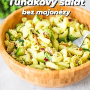 Viktorie Hrazdílková Instagram - Co ty a saláty? Vyzkoušej tento tuňákový plný chuti bez majonézy, který zasytí a zachutná 😋👌🐟☀️

TUŇAKOVÝ SALÁT BEZ MAJONÉZY 👨‍🍳👩‍🍳😋

🐟 100g těstovin
🐟 100g tuňáka 
🐟 1/2 okurky
🐟 1/2 červené cibule
🐟 3ks sušených rajčat
🐟 100g avokáda
🐟 sůl, pepř

Postup: Do misky dej uvařené těstoviny, přidej nakrájenou okurku, červenou cibulu, sušená rajčata, tuňáka a rozmačkané zralé avokádo. Směs ochuť solí a pepřem, zamíchej a vychutnávej 👌😋👩‍🍳👨‍🍳❤️.

Baví tě mé recepty? Podpoř mou tvorbu ❤, sdílením a milým komentem 🥰.

Chceš mít mé rychlé recepty přehledně a pohromadě 👉 objednej si mou kuchařku jen za 149 Kč (už jen do konce května) na webu 𝗳𝗶𝘁𝘃𝗶𝗸𝗶.𝗰𝘇 👩‍🍳📖😋

Nutriční hodnoty 1 porce (1/2) :
B: 19,35g
S: 42,95g
T: 10,4g
343 kcal

Nedaří se ti úspěšně hubnout? Využij individuální koučink na webu 𝗳𝗶𝘁𝘃𝗶𝗸𝗶.𝗰𝘇 🤝❤️

#tunak #salat #tunakovysalat #vecere #dnesvecerim #rychlavecere #avokado #foodhack #jidlo #dnesjim #dnesjem #foodporn #viralfood #rychlerecepty #rychlavecere #dinner #czechfitnessgirl #zdravyzivotnistyl #recepty #czechgirl #jedlo #jidlo #recipe #toprecepty #foodblogger #foodlover #inspirace #motivace #recept #foodporn