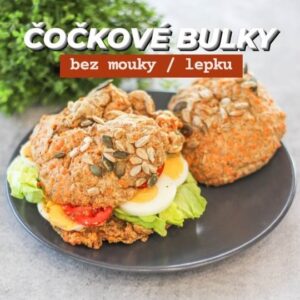 Viktorie Hrazdílková Instagram - Tyto bulky rozhodně nedělám naposled 😋 Vyzkoušíš i ty? ❤️

ČOČKOVÉ BULKY 👨‍🍳👩‍🍳👌

🫓 100g červené čočky
🫓 10g psyllia
🫓 1/2 ČL soli
🫓 1/2 ČL jedlé sody
🫓 30ml vody

Postup: Červenou čočku nejlépe přes noc namoč do vody. Slitou čočku dej do mixéru, přidej psyllium, sůl, jedlou sodu a vodu. Vše rozmixuj a ze směsi vytvoř 2 až 4 bulky. Posypej semínky a dej péct na 180°C / 25 až 30 minut 😋👩‍🍳👨‍🍳❤️.

Recept vznikl ve spolupráci s mým milovaným @balicekzdravi.cz kdy nyní můžeš využít dopravu ZDARMA od 499Kč na Zásilkovny a DPD pickup 🛒❤️.

Baví tě mé recepty?👩‍🍳 Podpoř mou tvorbu ❤, sdílením a milým komentem 🥰.

Chceš mít mé rychlé FIT recepty přehledně a pohromadě? Objednej si mou kuchařku jen za 159 Kč na webu 𝗳𝗶𝘁𝘃𝗶𝗸𝗶.𝗰𝘇 👩‍🍳📖😋

Nutriční hodnoty 1 bulky (1/2):
B: 13,7g
S: 17,4g
T: 1,15g
135 kcal

#domacipecivo #bezlepku #glutenfree #lowcarb #cervenacocka #bilkoviny #rychlejidlo #zdravejidlo #vecere #foodhack #dnesvecerim #redlentil #zdravevareni #czechgirl #zdraverecepty #jedlo #jidlo #zdravejedlo #healthyfood #dnesjim #dnesjem #fitnessjidlo #foodblogger #foodlover #inspirace #hubnuti #motivace #czechfitnessgirl #fitnesscz #vareni