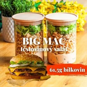 Viktorie Hrazdílková Instagram - Ruce nahoru, kdo taky vyzkouší 🍔😋👌 

BIG MAC TĚSTOVINOVÝ SALÁT 🧑‍🍳👩‍🍳🥗

🍔 160g těstovin (suchý stav)
🍔 300g mletého masa
🍔 2 rajčata
🍔 6 nakládaných okurek
🍔 2 hrsti salátu
🍔 1/2 ČL špetka soli
🍔 1 ČL sušený česnek 

🍔 omáčka: 200g jogurtu, 2 PL kečupu, 4 PL láku z okurek, 1 ČL hořčice, 1 ČL tatarky 

Postup: Uvař těstoviny. Maso (použila jsem kuřecí mleté) dochuť solí a sušeným česnekem a zprudka orestuj. Zeleninu nakrájej a na omáčku jednoduše smíchej všechny suroviny. Salát si navrstvi dle reel videa 😋👌👩‍🍳🧑‍🍳. 

Baví tě mé recepty?👩‍🍳 Podpoř mou tvorbu ❤, sdílením a milým komentem 🥰. 

Chceš mít mé rychlé recepty přehledně a pohromadě 👉 podpoř mou tvorbu a objednej si mou NOVOU kuchařku jen za 169 Kč na webu 𝗳𝗶𝘁𝘃𝗶𝗸𝗶.𝗰𝘇 👩‍🍳📖😋 

Chceš začít cvičit doma a efektivně? Mrkni na web 𝗳𝗶𝘁𝘃𝗶𝗸𝗶.𝗰𝘇 a začni se mnou cvičit podle VIP členství 💪❤️. 

Nutriční hodnoty 1 porce:
B: 61,5g
S: 66,2g
T: 18,4g
676 kcal 

#bigmac #bigmacpasta #mcdonald #testovinovysalat #burger #salat #mealprep #dnesvecerim #vecere #weightlossfood #dnesjim #dnesjem #foodporn #bilkoviny #zdravevareni #zdravejidlo #zdravyrecept #rychlyrecept #rychlejidlo #dnesjimfit #recept #foodlover #inspirace #motivace #czechfitnessgirl #hubnuti #fitnesscz #weightlossrecipes #pasta #fastfood