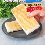 Viktorie Hrazdílková Instagram - Jaký typ nanuků vede u tebe? Krémové nebo sorberové? 😋🍦🍨 ZMRZLINA V OPLATCE 😋👩‍🍳👨‍🍳 🍦1 vanička tvarohu 🍦 25g ochuceného proteinu 🍦 dortové oplatky Postup: V misce smíchej tvaroh (použila jsem odtučněný) a oblíbený ochucený protein (lze použít i sladidlo, ale s proteinem je konzistence krémovější). Směs dej na oplatku, přiklop druhou oplatkou, zabal do potravinové fólie a dej do mrazáku alespoň na 2h. Rozřízni na požadovaný počet nanuků a vychutnávej😋🍦👨‍🍳👩‍🍳. Recept vznikl ve spolupráci se značkou @myproteincz kde najdeš velký výběr (nejen) proteinů a do zítřejší půlnoci můžeš na celý nákup využít slevový kód: VIKI na -40% ❤️. Baví tě mé recepty?👩‍🍳 Podpoř mou tvorbu ❤, sdílením a milým komentem 🥰. Chceš mít mé rychlé recepty přehledně a pohromadě 👉 objednej si mou kuchařku jen za 149 Kč (už jen do konce června) na webu 𝗳𝗶𝘁𝘃𝗶𝗸𝗶.𝗰𝘇 👩‍🍳📖😋 Nutriční hodnoty 1 (1/2) zmrzliny: B: 25g S: 10,2g T: 1,2g 152 kcal #zmrzlina #icecream #sandwich #zdravazmrzlina #viralfood #bilkoviny #zdravejidlo #rychlyrecept #snack #dessert #lowcarb #zdravydezert #domacizmrzlina #dnesjim #dnesjem #dezert #tiktofood #sladke #zdravyzivotnistyl #healthyfood #jidlo #recept #foodlover #rychlerecepty #zdraverecepty #inspirace #motivace #czechfitnessgirl #fitnesscz #myprotein