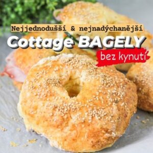 Viktorie Hrazdílková Instagram - Někdy prostě není čas na kynutí a pokud jako já miluješ čerstvě upečené bagely, tak se mnou vyzkoušej tento snadný ale naprosto dokonalý recept 😋🥯👨‍🍳👩‍🍳 

COTTAGE BAGELY 🥯👨‍🍳👩‍🍳

🥯 150g cottage sýru
🥯 150g hladké mouky
🥯 sáček kypřícího prášku
🥯 špetka soli
🥯 1 vejce
🥯 1 PL oleje
🥯 sezam

Postup: Nejprve smíchej sypké suroviny - mouku (díky hladké mouce budou bagely nadýchanější), kypřící prášek a sůl. Dále rozmixuj cottage, vejce, olej a spoj se sypkými surovinami. Z lehce lepivého těsta vytvoř 3 velké nebo 4 menší bagely, dej je na plech s pečícím papírem, potři vodou, posypej sezamem a dej péct na 180°C / 15 až 20 minut. Tyto bagely vydrží nadýchané i do druhého dne 😉😋👨‍🍳👩‍🍳❤️.

Baví tě mé recepty?👩‍🍳 Podpoř mou tvorbu ❤, sdílením a milým komentem 🥰.

Chceš mít mé rychlé recepty přehledně a pohromadě 👉 podpoř mou tvorbu a objednej si mou kuchařku jen za 159 Kč na webu 𝗳𝗶𝘁𝘃𝗶𝗸𝗶.𝗰𝘇 👩‍🍳📖😋

Nutriční hodnoty 1 velkého bagelu: 
B: 13,8g
S: 39g
T: 10,56g
306 kcal

Individuální koučink na webu fitviki.cz

#bagel #cottage #bagelhack #jidlo #svacina #vecere #dnesvecerim #dnespecu #dnesvarim #foodporn #zdravevareni #dnesjim #domacipecivo #dnesjem #zdravejidlo #zdravyrecept #rychlyrecept #rychlejidlo #dnesjimfit #vareni #jedlo #recept #foodlover #foodblogger #inspirace #motivace #czechfitnessgirl #bezkynuti #hubnuti #fitnesscz