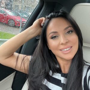 Viktoriya Galustyan Instagram - У природы нет плохой погоды. Даже если это  снег в мае )