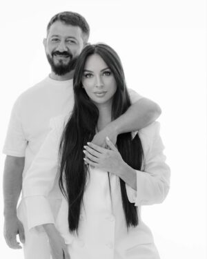 Viktoriya Galustyan Instagram - Так нас видит фотограф @Leoantonov 
Визажист @olesyazakour
Стилист @burger.dasha
@kenguru_official
@bosco_di_ciliegi
