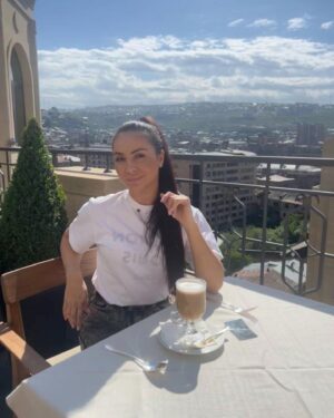 Viktoriya Galustyan Instagram - Здесь я чувствую себя как дома, но не забываю, что в гостях )