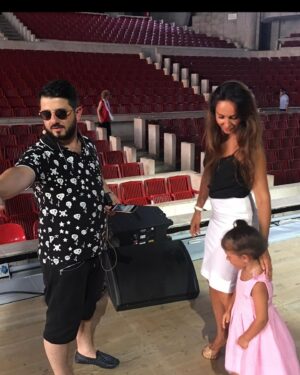 Viktoriya Galustyan Instagram - С днём рождения , любимый @m_galustyan ❤️❤️❤️❤️
Живи в гармонии, бери от жизни все и радуйся всему , что и кто тебя окружает . Мира и добра как в сердце, так и внешне. Тебя любит зритель. Но мы нашей большой и дружной семьей больше всех. Пусть твои глаза светятся от счастья. Счастлива быть твоей женой ❤️