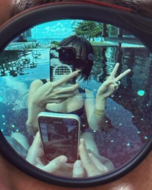 Vincy Chan Instagram - 二人成行，快閃叉叉電🤍

純粹諗住休息兩日所以主要都係留喺個Villa度
佢有個app勁好
可以透過佢call酒店嘅車，車你去酒店嘅設施，同frontdesk溝通，同埋Make Bookings 等
唔使成日打電話
對於唔鍾意打電話嘅我係幾好嘅😝
仲可以叫外賣幫你送到去你個Villa 
The Meka Sky Lounge d 野勁好食，佢下午四點幾先開場。我估主要俾人360度睇日落，所以記得太陽落山前就好去啦，唔好好似我咁Miss咗😊
想玩水泡🍩要喺出面自己買

@mauijim
#mauijim
#coloryoucanfeel
@sahooleung
