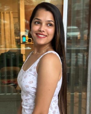 Vinitha Jaganathan Instagram - Spread love everywhere you go 🤍
.
.
.
.
.
#love #smile #beyou #positivevibes #instagood #instadaily #instagram #picture #photography #photooftheday #fyp #goodvibes