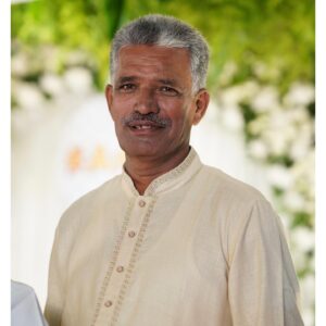 Vinitha Jaganathan Instagram - It’s been 20 days and I couldn’t get over it yet. 
The reality that you aren’t anymore with us isn’t acceptable appa. 
You left us too soon and the void is too much for me and our family. 
There are lot of things left for you to see and your dreams are still alive. 
Your infectious smile through all the pain can never be forgotten which gave us hope each and everyday.
Your memories are always with us and will be living with us forever appa.

Hope you are resting in peace without any pain.

#gonetoosoon #loveyoudad #rip