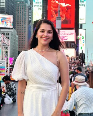 Vinitha Jaganathan Instagram - 🤍🤍🤍
.
.
.
.
.
.
#insta #instagram #instagood #instadaily #fashion #style #nyc #newyork #timesquare #ootd #smile #love #goodvibes