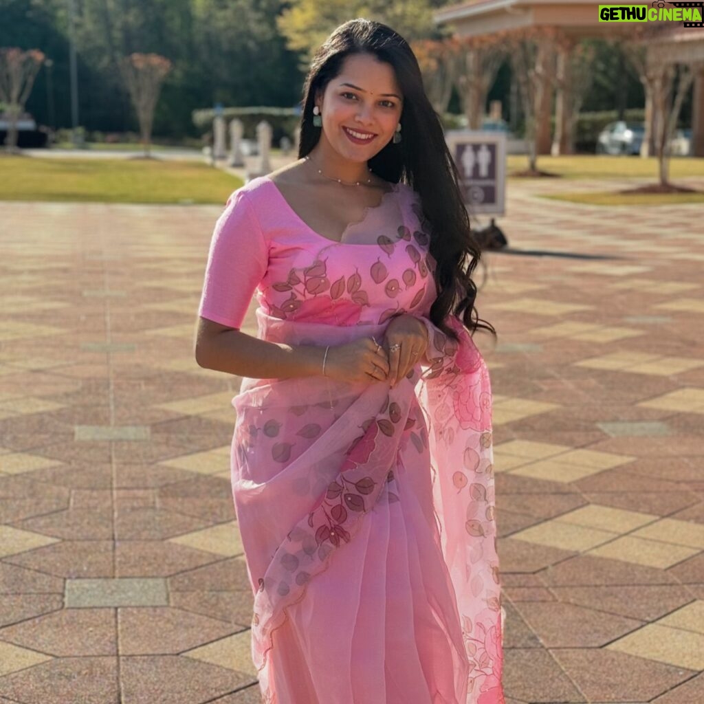 Vinitha Jaganathan Instagram - 🌸🌸🌸 Gorgeous saree @say_yes_india