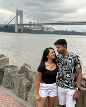 Vinitha Jaganathan Instagram - Goofy us😝😂
@anandh_aj 
.
.
.
.
.
.
#goofy #love #lol #smile #fun #funny #us #photography #candid #shot #couplegoals #usa #newyork