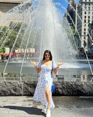 Vinitha Jaganathan Instagram - Embrace the beauty of the moment 🥂
.
.
.
.
.
.
#instagram #photo #ootd #outfitoftheday #dress #dresses #newyork #newyorkcity #nyc #vini #vinitha #pose
