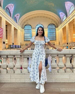 Vinitha Jaganathan Instagram - Embrace the beauty of the moment 🥂
.
.
.
.
.
.
#instagram #photo #ootd #outfitoftheday #dress #dresses #newyork #newyorkcity #nyc #vini #vinitha #pose