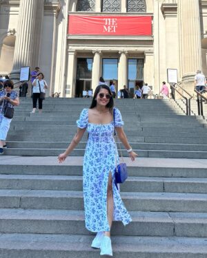 Vinitha Jaganathan Instagram - Embrace the beauty of the moment 🥂
.
.
.
.
.
.
#instagram #photo #ootd #outfitoftheday #dress #dresses #newyork #newyorkcity #nyc #vini #vinitha #pose