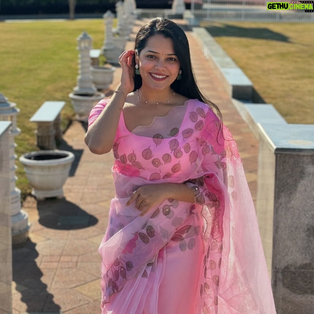 Vinitha Jaganathan Instagram - 🌸🌸🌸 Gorgeous saree @say_yes_india