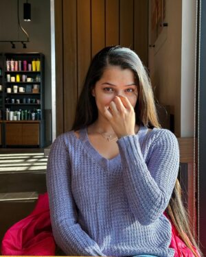 Vinitha Jaganathan Instagram - What should be the caption for 2nd pic? 🤷🏻‍♀️
.
.
.
.
#starbucks #ootd #photooftheday #instagood #christmas #vibes