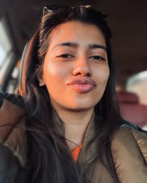 Vinsu Rachel Sam Instagram - Just thought Il tell y’all that I’m here taking selfies at 6 am 😌
.
.
#shootlife