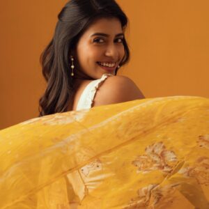Vinsu Rachel Sam Instagram - the hue of Joy 🌻

Inframe @vinsu.sam 

Styling @keerthysampath 

Photography @prachuprashanth 

MUA @meera.peace.love 

Hairstylist @hair_by_aiswaryaraj 

Studio @studioi.india
