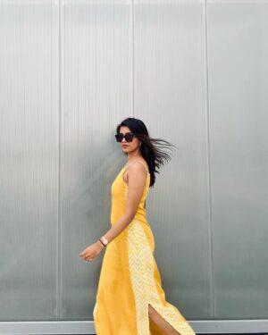 Vinsu Rachel Sam Instagram - What a wanna-be rich bitch looks like 
.
.
Wearing @tadkabymadhu 🌹