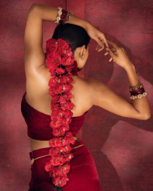 Vinsu Rachel Sam Instagram - sensuality & enchantment 
.
.
@keerthysampath 
@prachuprashanth 
@meera.peace.love 
@hair_by_aiswaryaraj 
@studioi.india