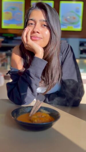 Vinsu Rachel Sam Instagram - Too used to professional awesome photographers and friends with awesome photography skills to understand how to work with amateurs like the one who took this video - instead of clicking photos from the multiple poses I gave. 
I think you should tag the worst photo-taker person of your life here 😌